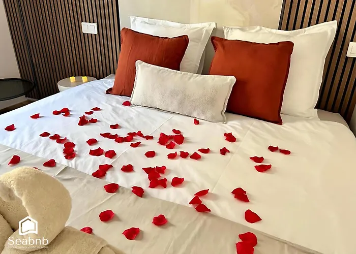 Luxurious Apartment - Seaside - Spa Bath - Wifi - Ac